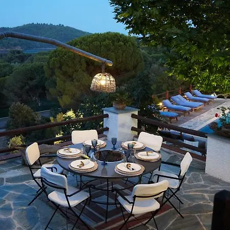 Madag Villa Koukounaries