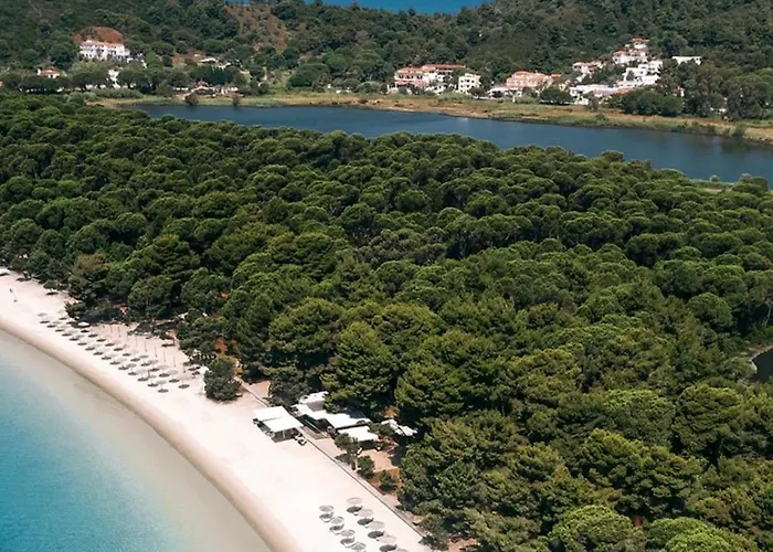 Madag Willa Koukounaries