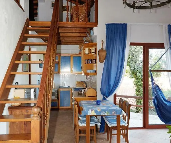 Madag Willa Koukounaries