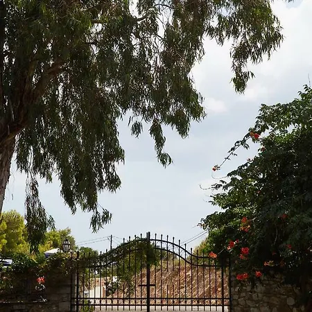 Madag Villa *